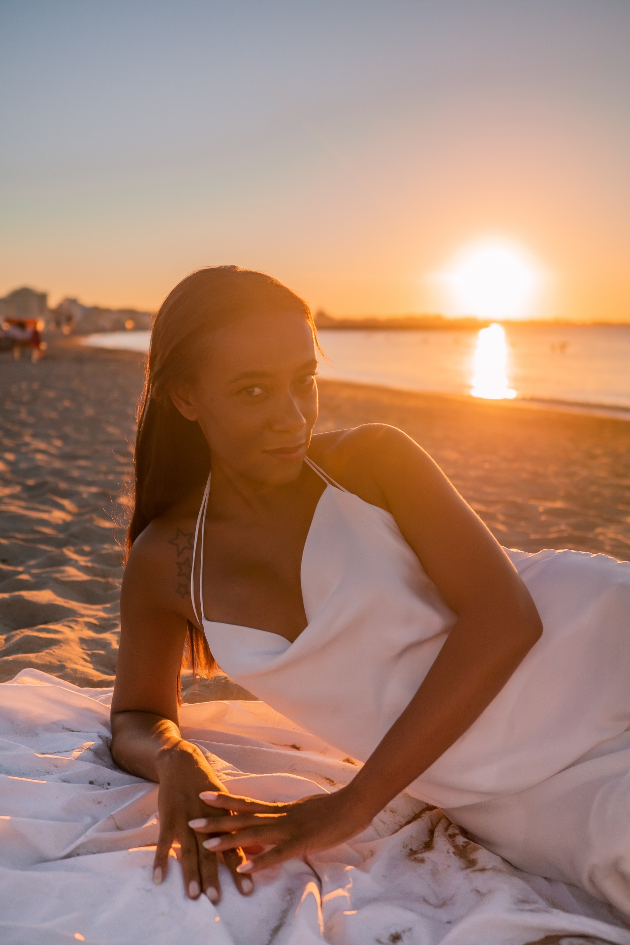 ﻿Sunset sensual beach photoshoot at the sea in Rimini Riccione